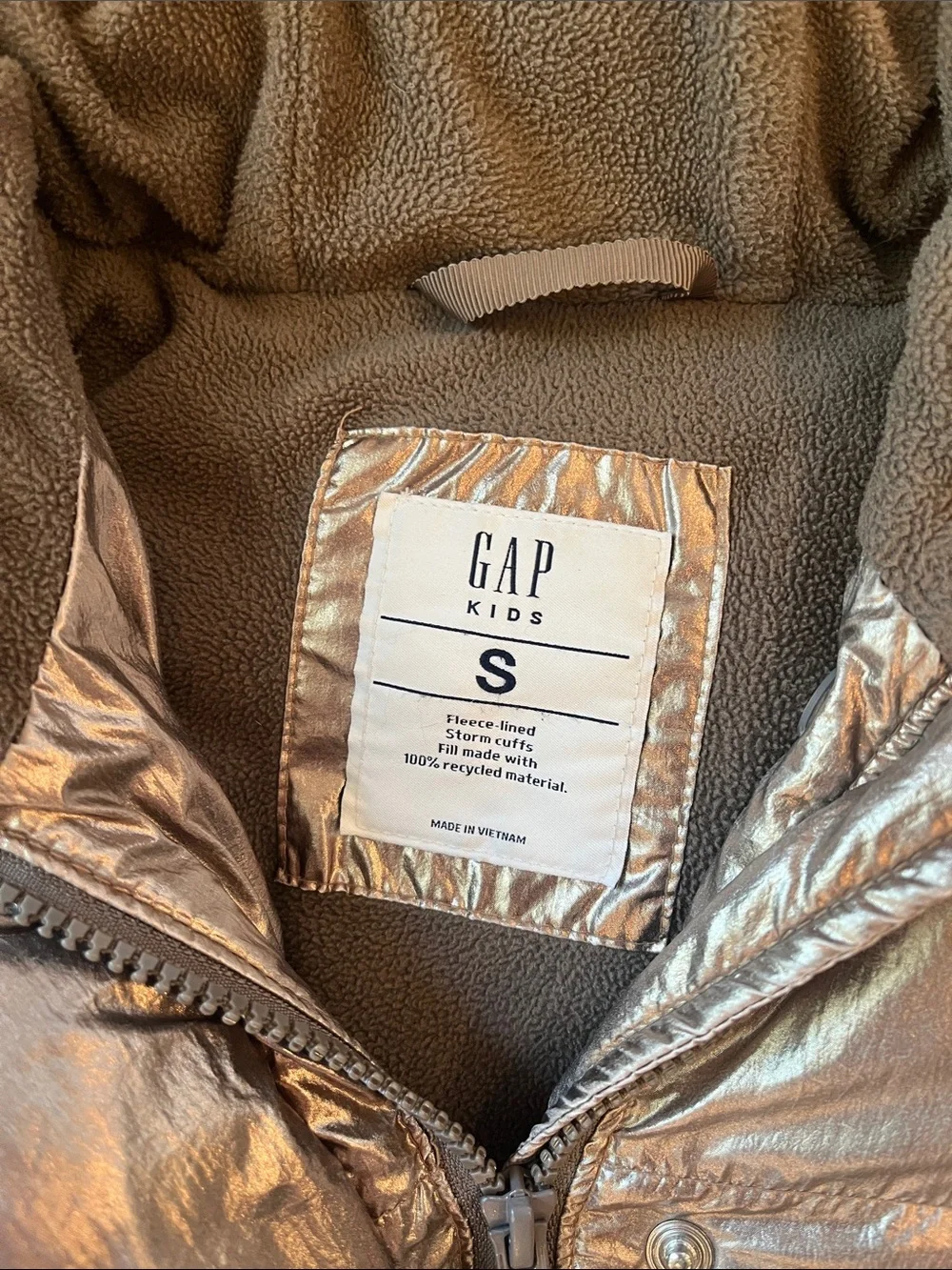 GAP shiny metallic
